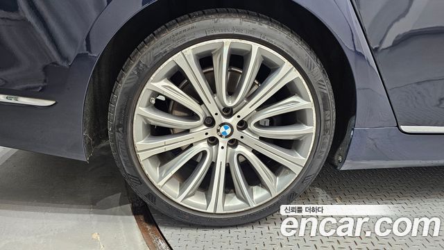 BMW 7-Series 750Li xDrive