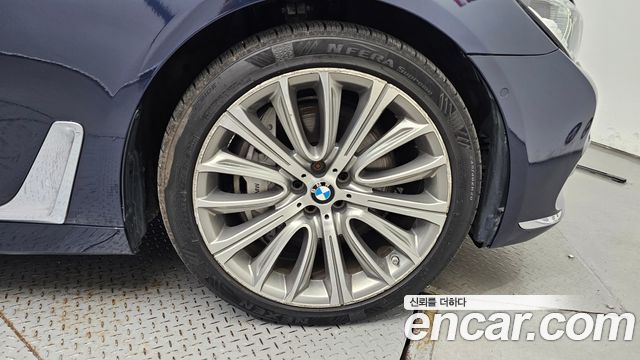 BMW 7-Series 750Li xDrive