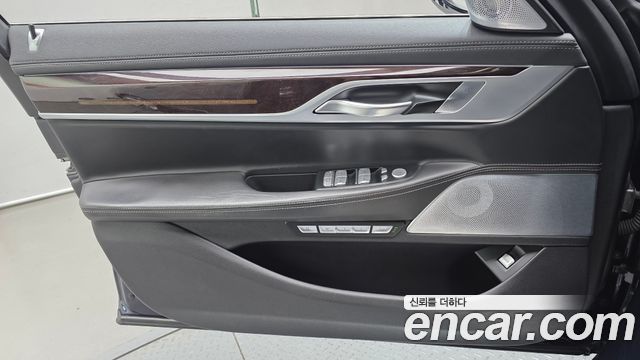 BMW 7-Series 750Li xDrive
