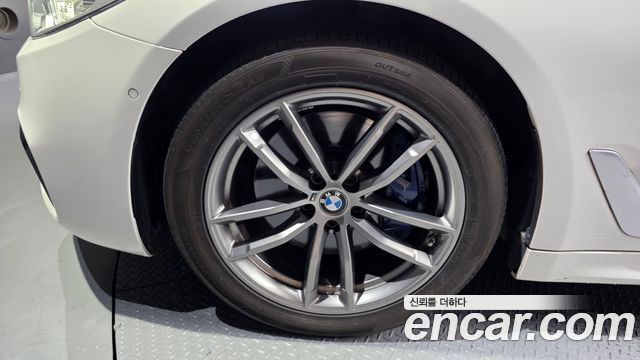 BMW 5-Series 530i M Sport Package Plus