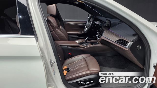 BMW 5-Series 530i M Sport Package Plus