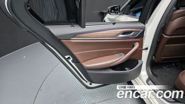 BMW 5-Series 530i M Sport Package Plus