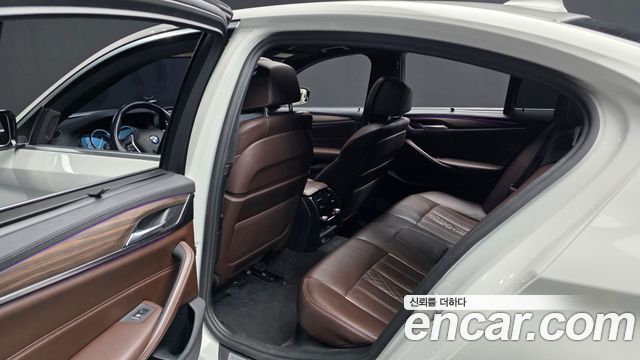 BMW 5-Series 530i M Sport Package Plus
