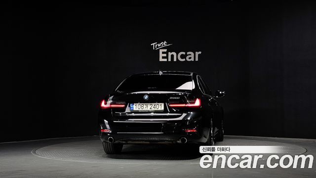 BMW 3-Series 320i