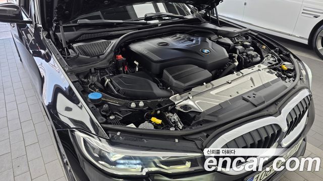 BMW 3-Series 320i