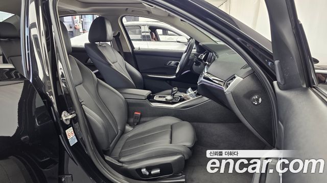 BMW 3-Series 320i