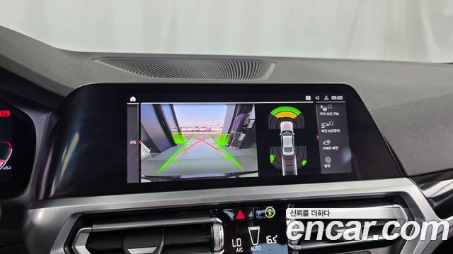 BMW 3-Series 320i