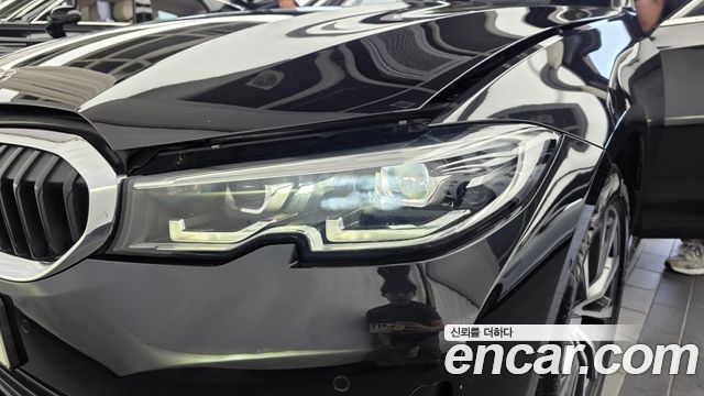 BMW 3-Series 320i