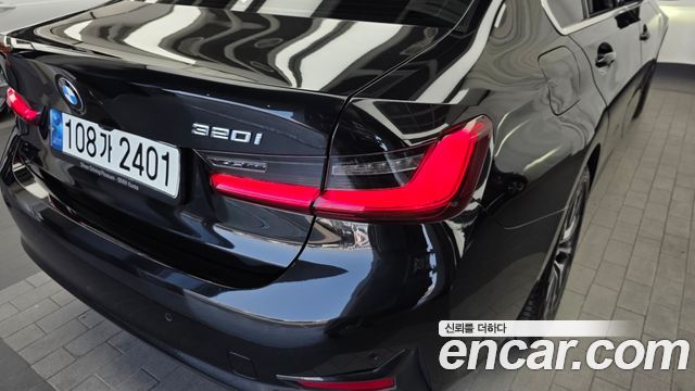BMW 3-Series 320i