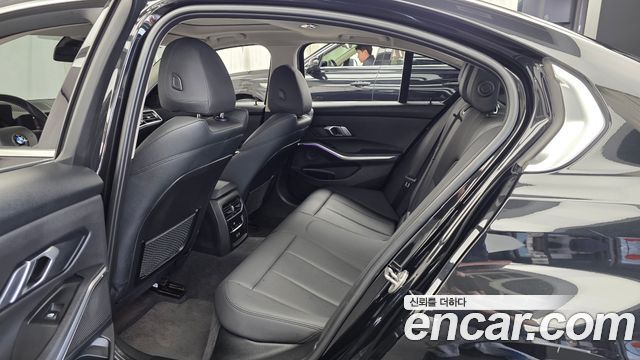 BMW 3-Series 320i