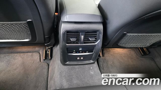BMW 3-Series 320i