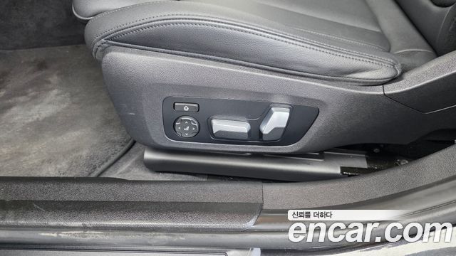 BMW 3-Series 320i