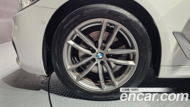 BMW 5-Series 520d xDrive M Sport Package
