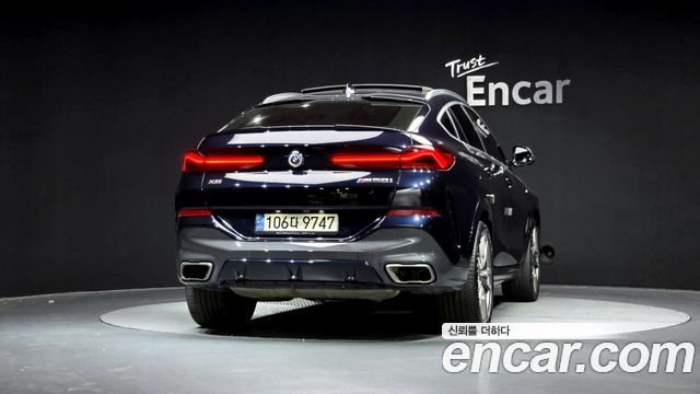BMW X6 M50i