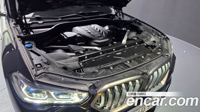 BMW X6 M50i