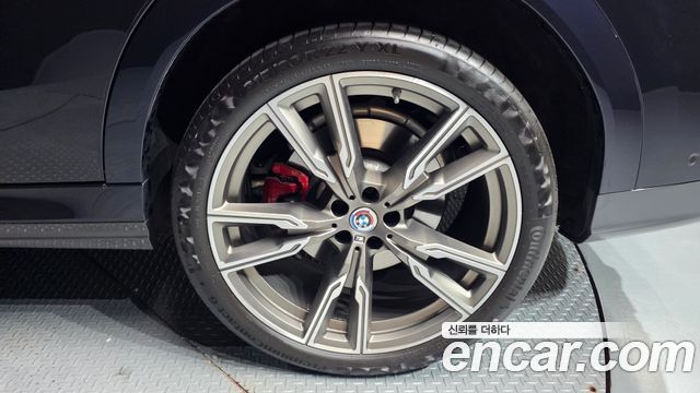 BMW X6 M50i