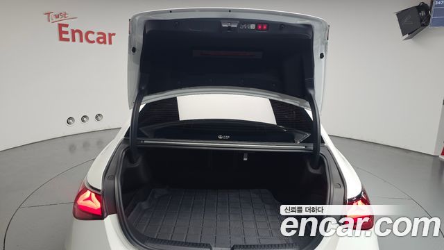Mercedes-Benz E-Class E200 Avantgarde