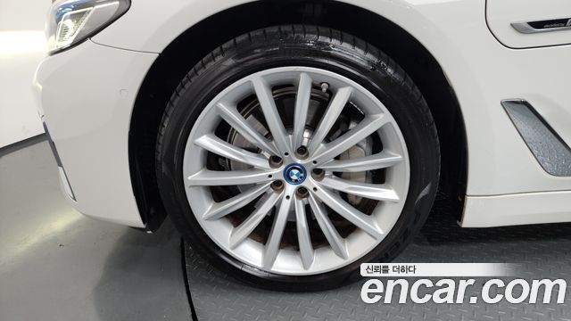 BMW 5-Series 530e Luxury