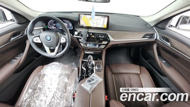 BMW 5-Series 530e Luxury