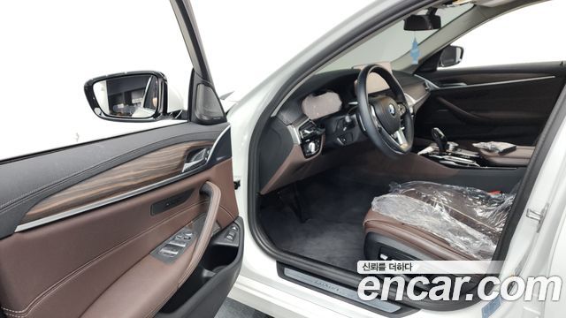 BMW 5-Series 530e Luxury