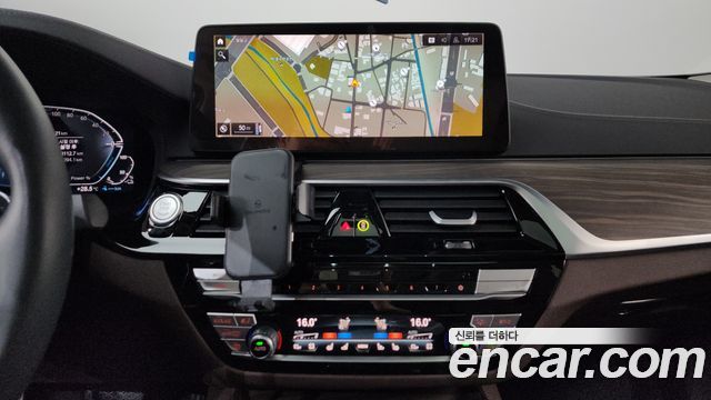 BMW 5-Series 530e Luxury