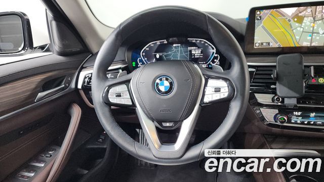 BMW 5-Series 530e Luxury