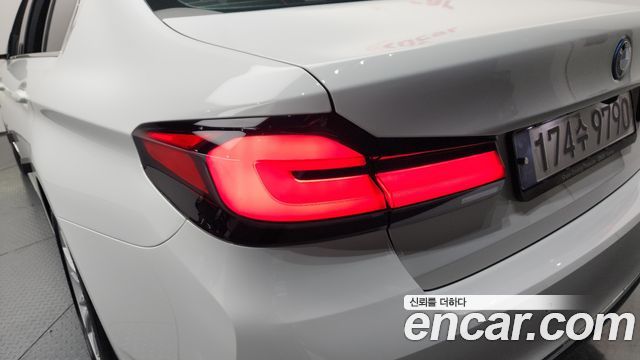BMW 5-Series 530e Luxury