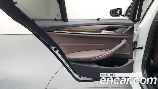 BMW 5-Series 530e Luxury