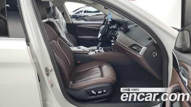 BMW 5-Series 530e Luxury