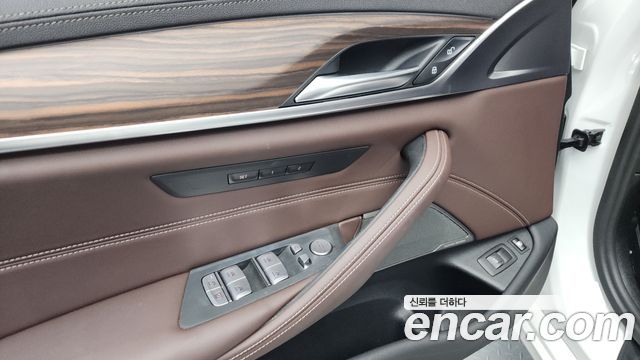 BMW 5-Series 530e Luxury