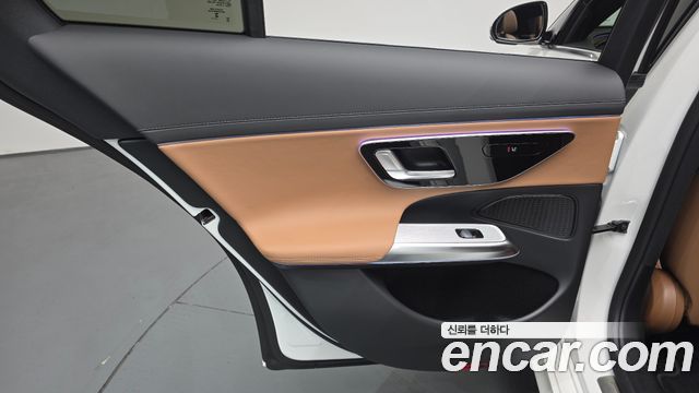 Mercedes-Benz E-Class E200 Avantgarde