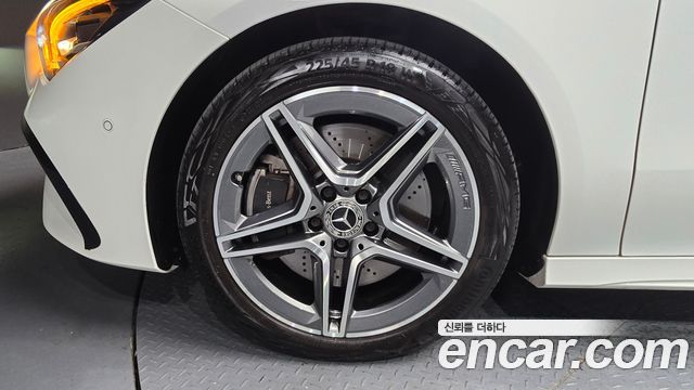 Mercedes-Benz CLA-Class CLA250 4MATIC