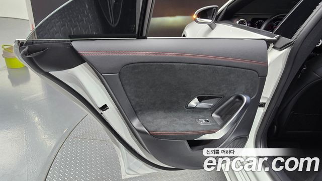 Mercedes-Benz CLA-Class CLA250 4MATIC