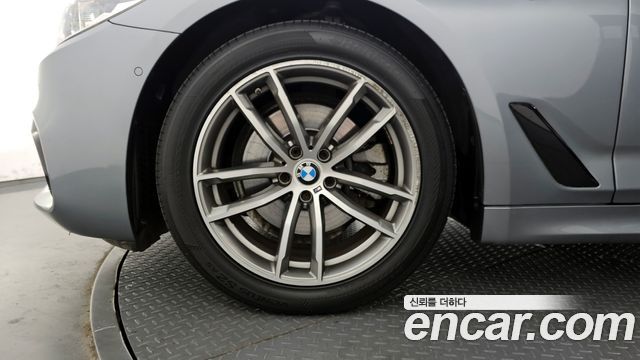 BMW 5-Series 520d xDrive M Sport Package Plus
