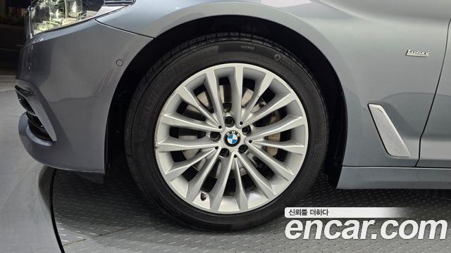 BMW 5-Series 530i xDrive Luxury Plus