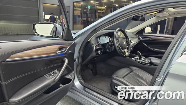 BMW 5-Series 530i xDrive Luxury Plus