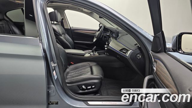 BMW 5-Series 530i xDrive Luxury Plus