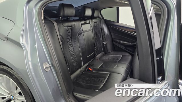 BMW 5-Series 530i xDrive Luxury Plus