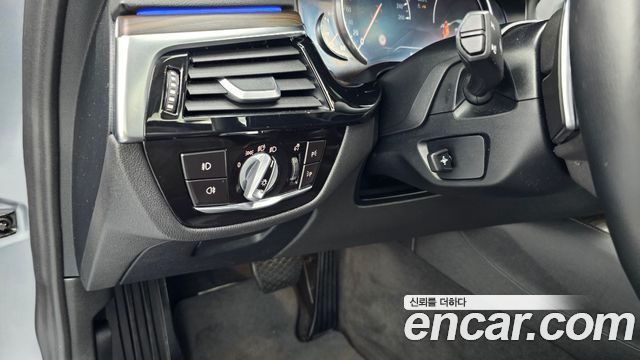 BMW 5-Series 530i xDrive Luxury Plus