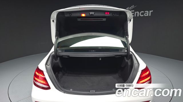 Mercedes-Benz E-Class E350 4MATIC AMG Line