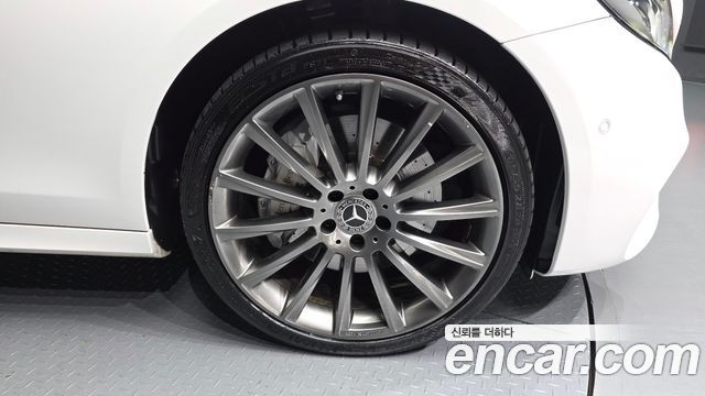 Mercedes-Benz E-Class E350 4MATIC AMG Line