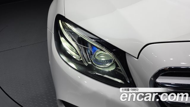 Mercedes-Benz E-Class E350 4MATIC AMG Line
