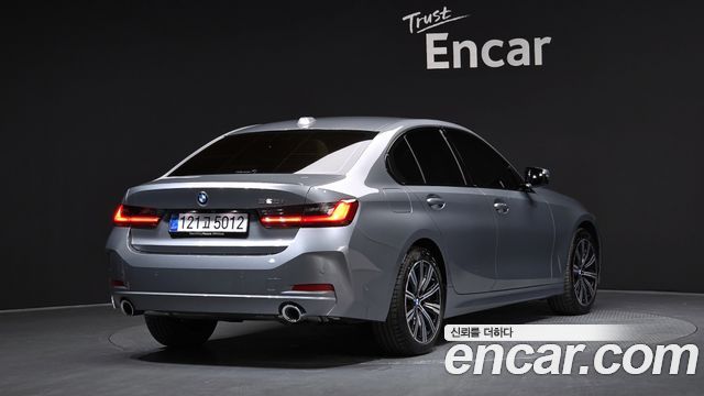BMW 3-Series 320i