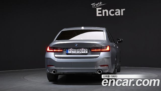 BMW 3-Series 320i