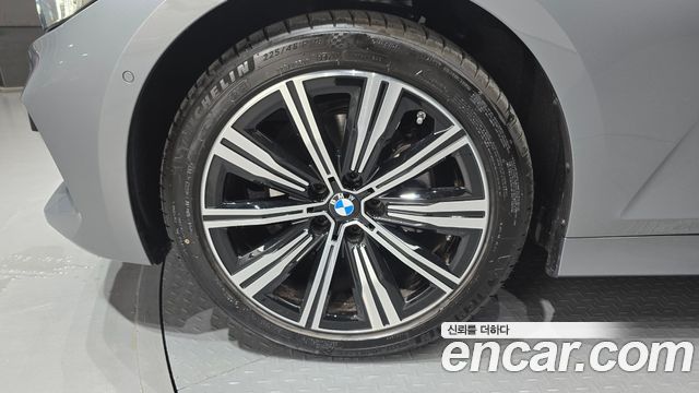 BMW 3-Series 320i