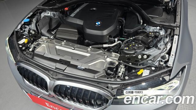 BMW 3-Series 320i