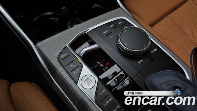 BMW 3-Series 320i