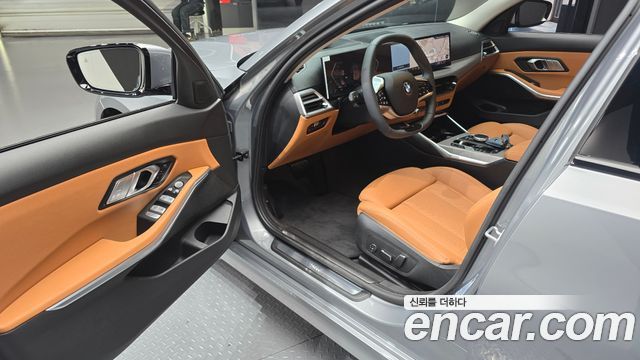 BMW 3-Series 320i