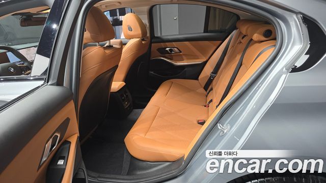 BMW 3-Series 320i