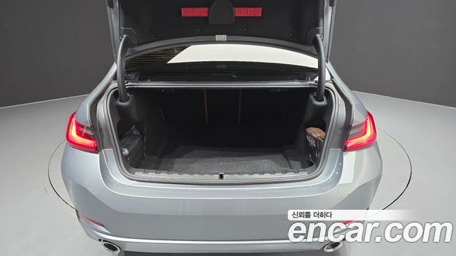 BMW 3-Series 320i